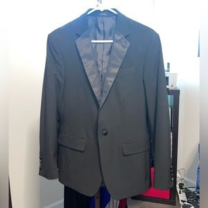 Young Men’s black tuxedo jacket
